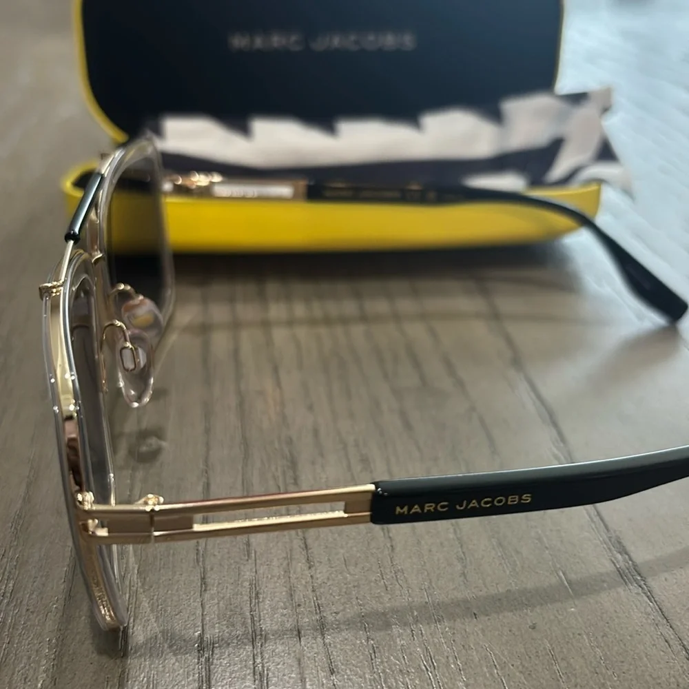 Marc Jacobs Eyewear Pilot Frame Sunglasses new in Case